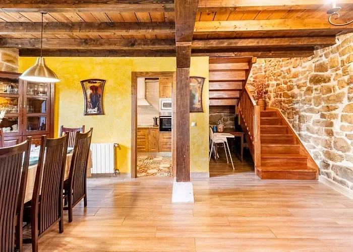 בית נופש Casa De Pueblo Golondrinas De Luena *